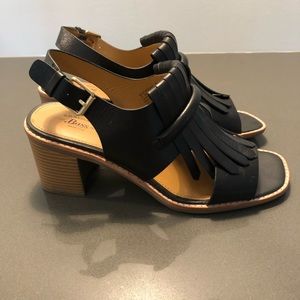 Never worn 9M Bass black sandal with stacked heel